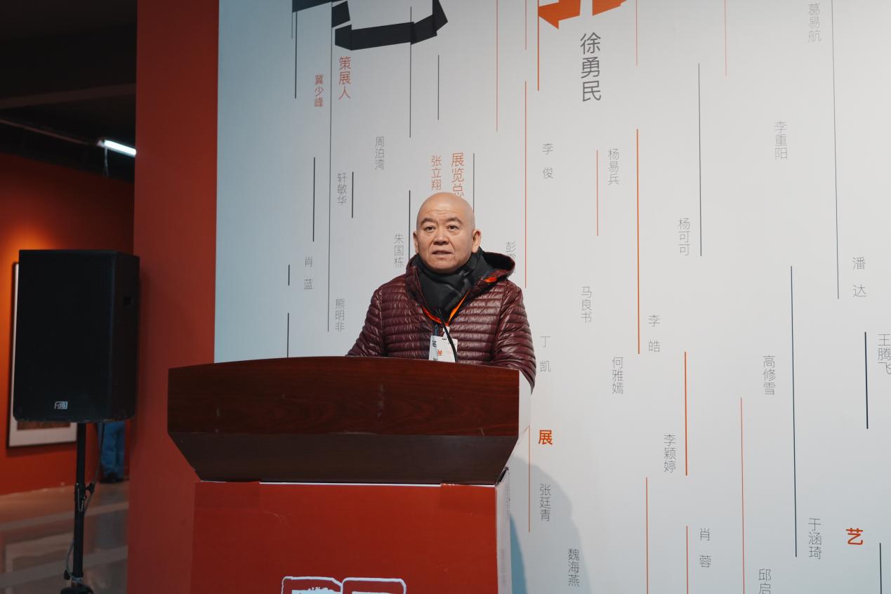 湖北省政协常委、湖北美术馆原馆长、本次画展策展人冀少峰1